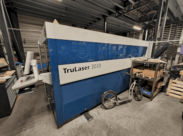 Prikaz stroja TRUMPF TruLaser 3030 Fiber sprijeda