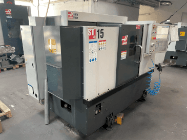 Prikaz stroja HAAS ST-15 sprijeda
