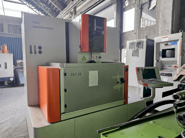 Prikaz stroja AgieCharmilles CUT 20 sprijeda