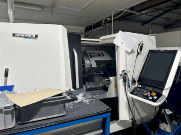 Prikaz stroja DMG MORI CLX 350 V4 sprijeda