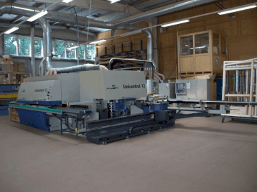 Prikaz  stroja WEINIG / DIMTER UNICONTROL 12  sprijeda