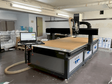 Prikaz  stroja HARMUTH F+3000  sprijeda