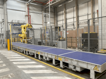 Prikaz stroja FANUC M-2000iA/1700L sprijeda