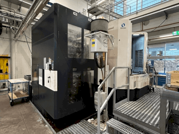 Prikaz stroja Makino a81 sprijeda