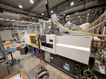 Prikaz stroja FANUC Roboshot S100iA sprijeda