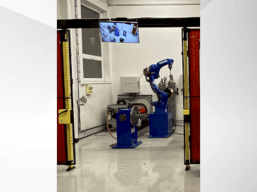 Prikaz stroja Yaskawa Motoman AR1440 sprijeda