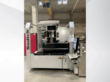 Prikaz stroja Sodick SL600Q sprijeda