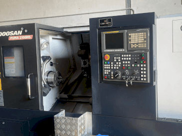 Prikaz stroja DOOSAN PUMA 2100MS sprijeda