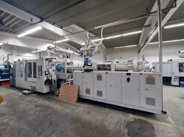 Prikaz stroja Krauss Maffei 800-6100 MX sprijeda