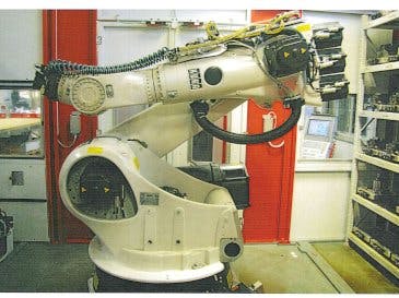 Prikaz lijeve strane  stroja KUKA KR 150-2 2000