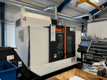 Prikaz stroja Mazak VCN-530C sprijeda