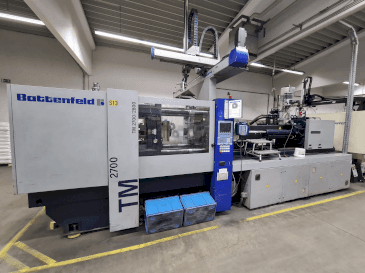 Prikaz stroja Battenfeld TM 2700/2800 sprijeda