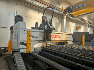 Prikaz stroja FICEP GEMINI G32 HPE sprijeda