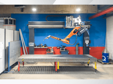 Prikaz stroja CLOOS Instant pro IRPS sprijeda