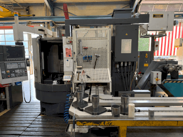 Prikaz  stroja Okuma LVT 300-M  sprijeda