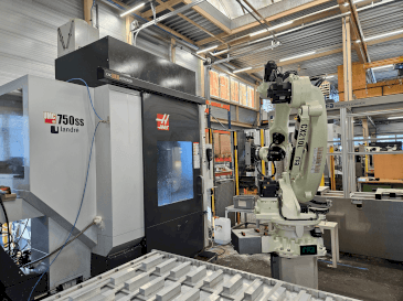 Prikaz stroja HAAS UMC-750SS sprijeda