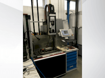 Prikaz stroja Exeron EDM 310 MF20 sprijeda
