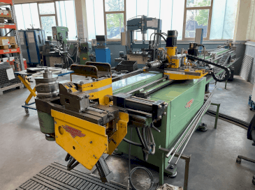 Prikaz stroja HERBER 42 CNC sprijeda