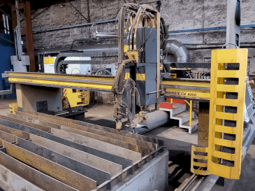 Prikaz  stroja ESAB Combirex DX 4000  sprijeda