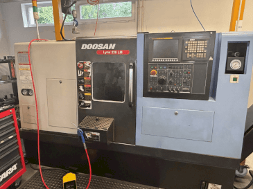 Prikaz stroja DOOSAN LYNX 200 LM sprijeda