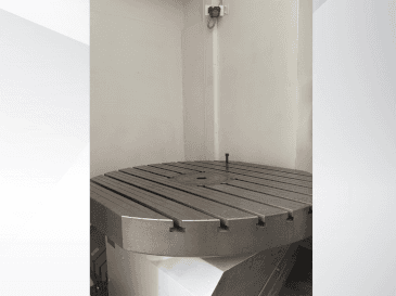 Prikaz stroja MIKRON HPM 1350U sprijeda