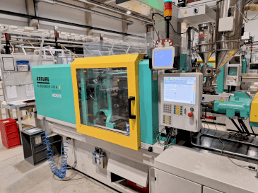 Prikaz  stroja Arburg 470 H 1000-170  sprijeda