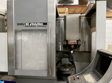 Prikaz stroja DECKEL MAHO DMU 50 eVolution sprijeda