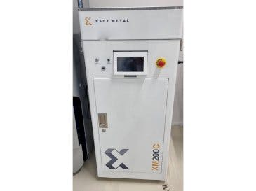 Prikaz  stroja XACT METAL XM200C-E  sprijeda