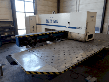 Prikaz  stroja LVD DELTA 1500 LB  sprijeda