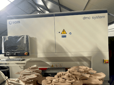 Prikaz stroja SCM DMC SYSTEM sprijeda
