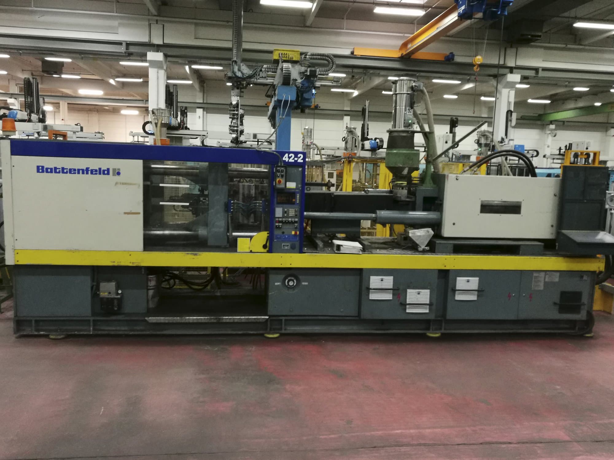 Prikaz  stroja Battenfeld BKT 2500/1400 sprijeda