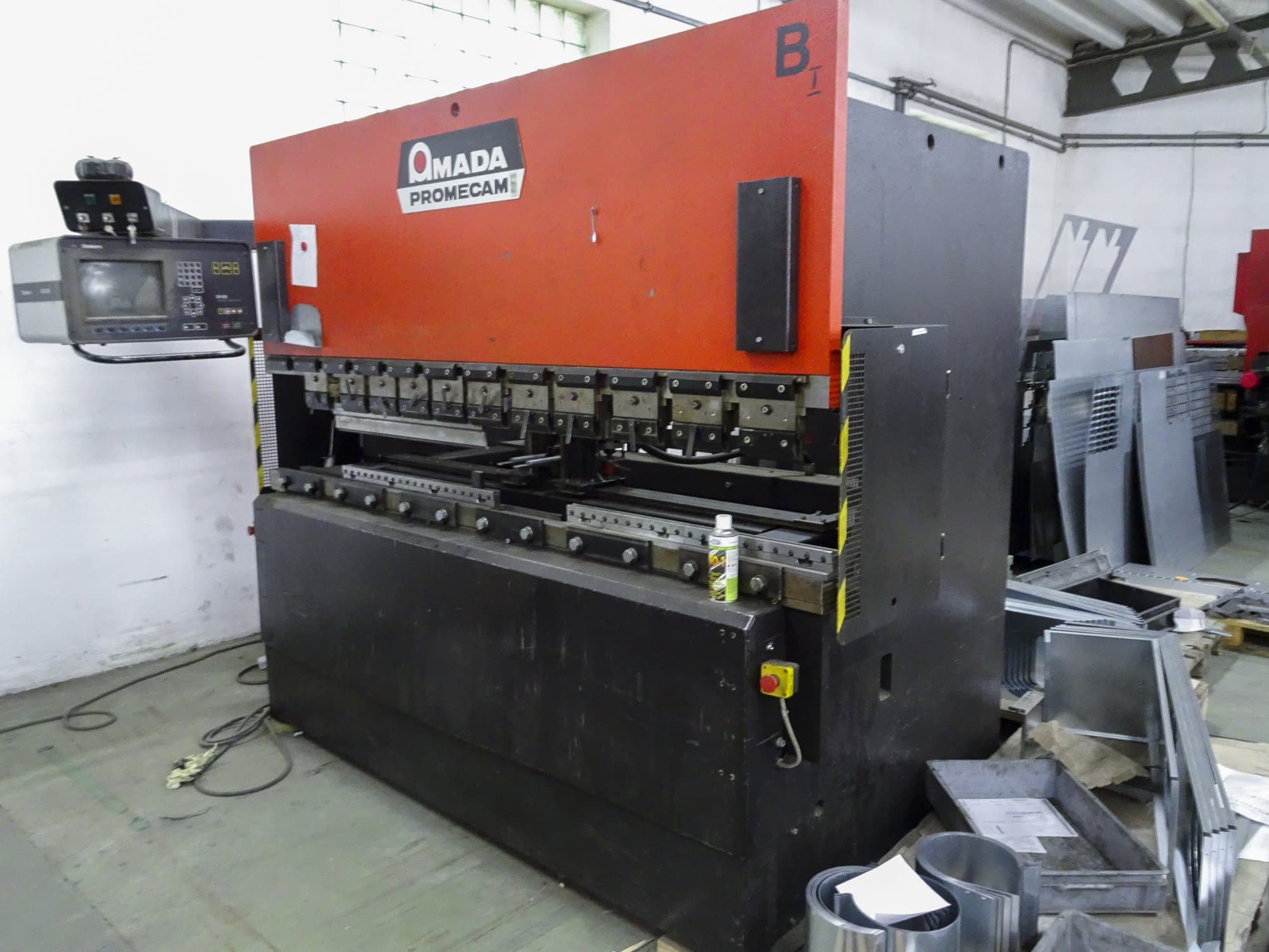 Prikaz stroja AMADA ITPS 80-25 zdesna
