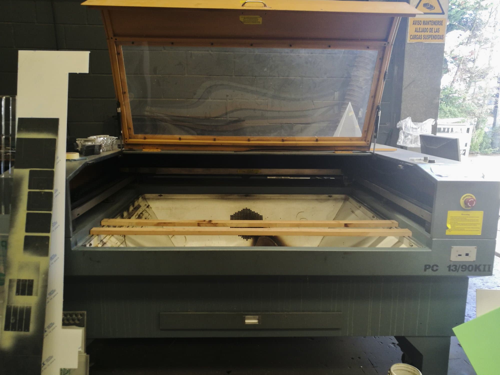 Prikaz stroja PC 13/90KII sprijeda