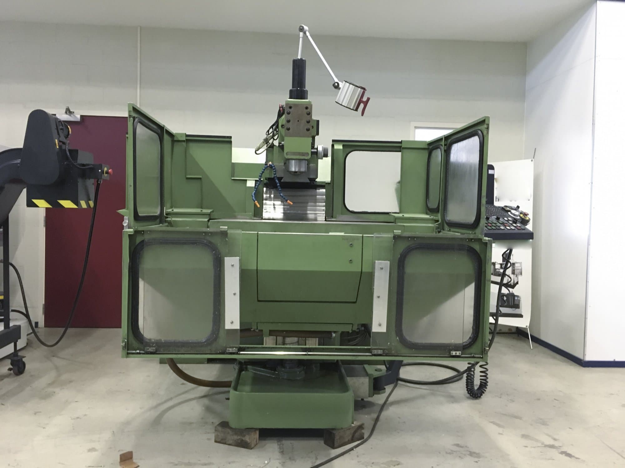 Prikaz stroja DECKEL FP4A sprijeda