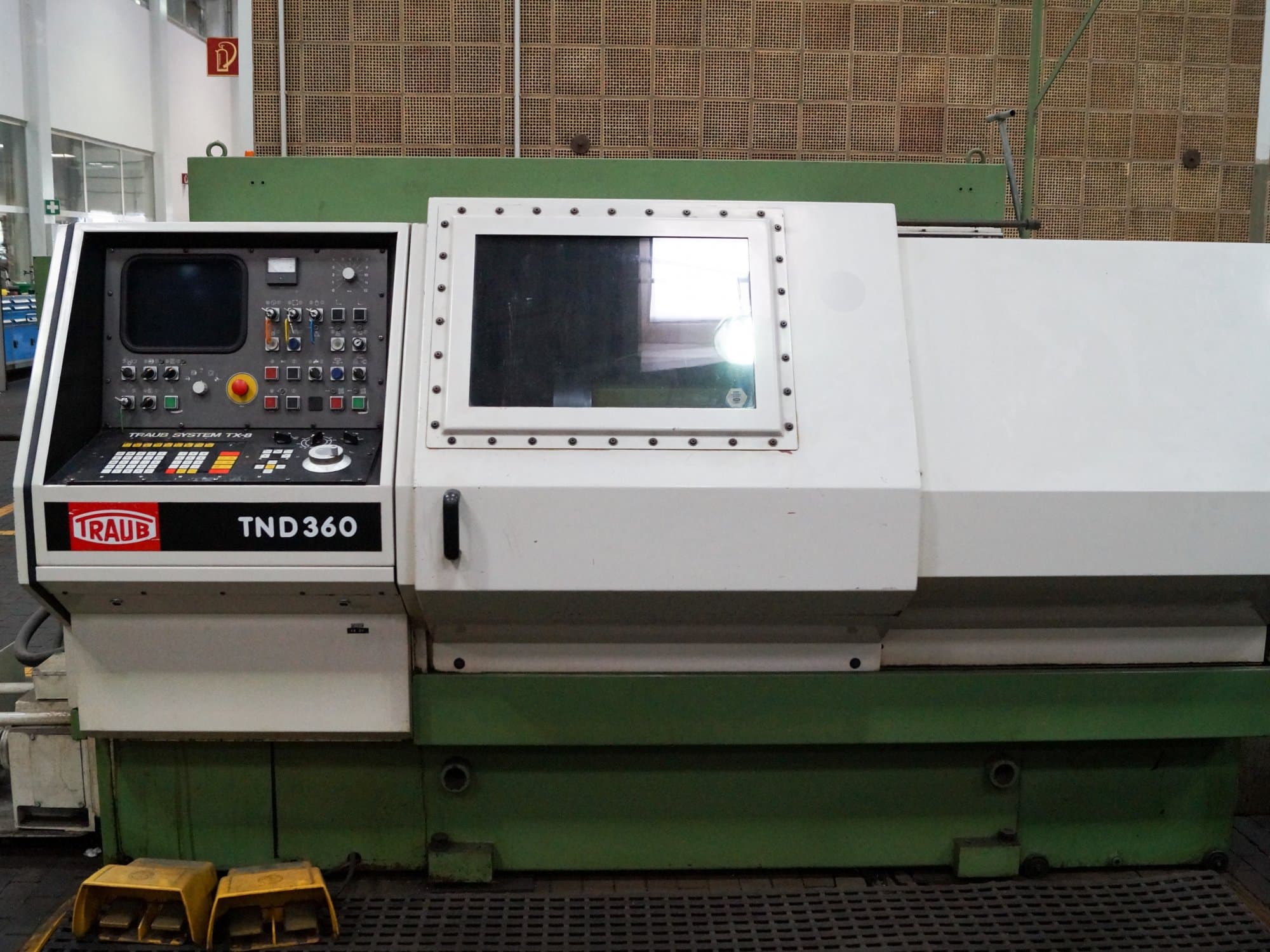 Prikaz  stroja TRAUB TND 360 sprijeda
