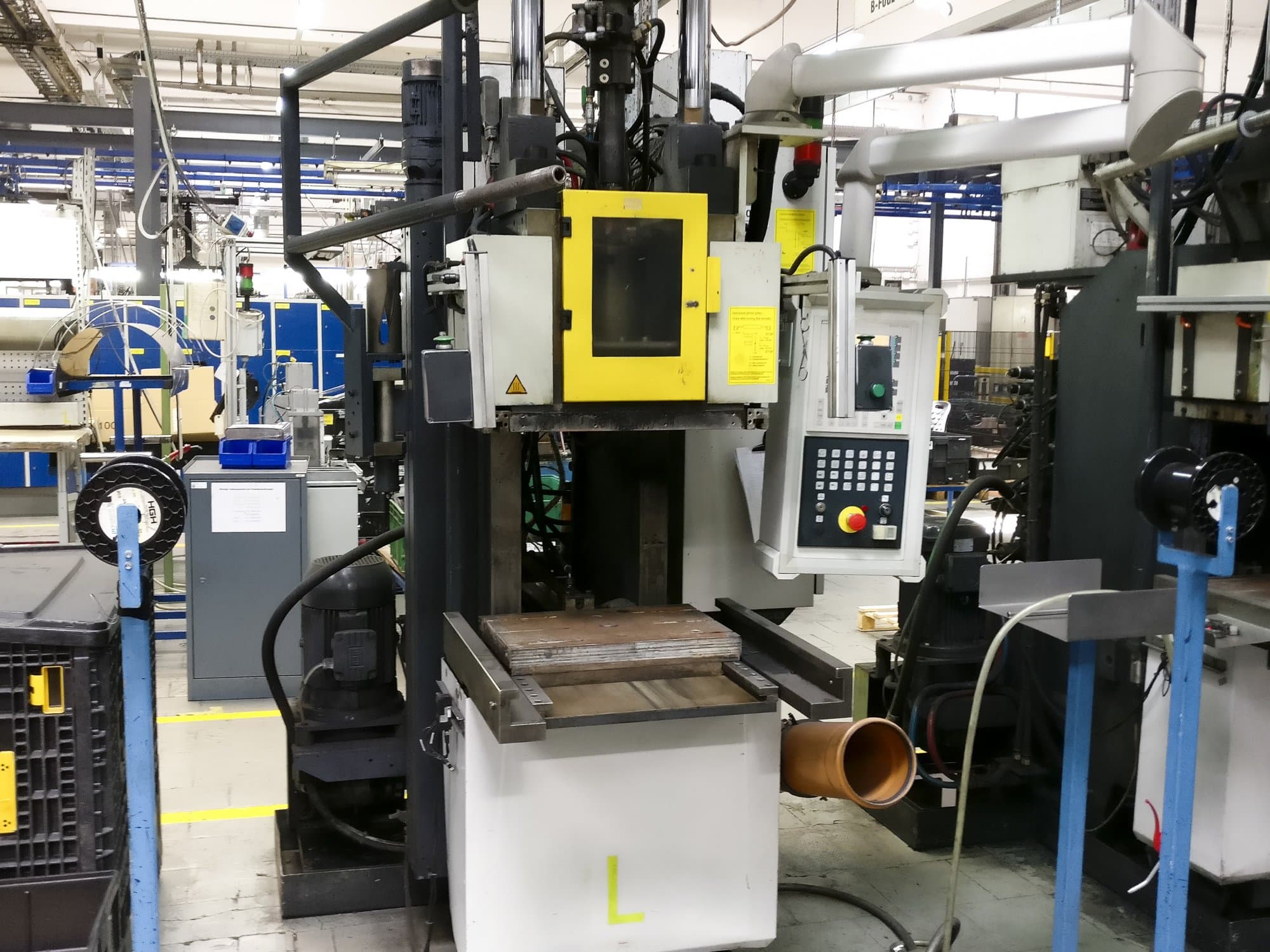 Prikaz  stroja Kloeckner Desma 956.050 ZO sprijeda