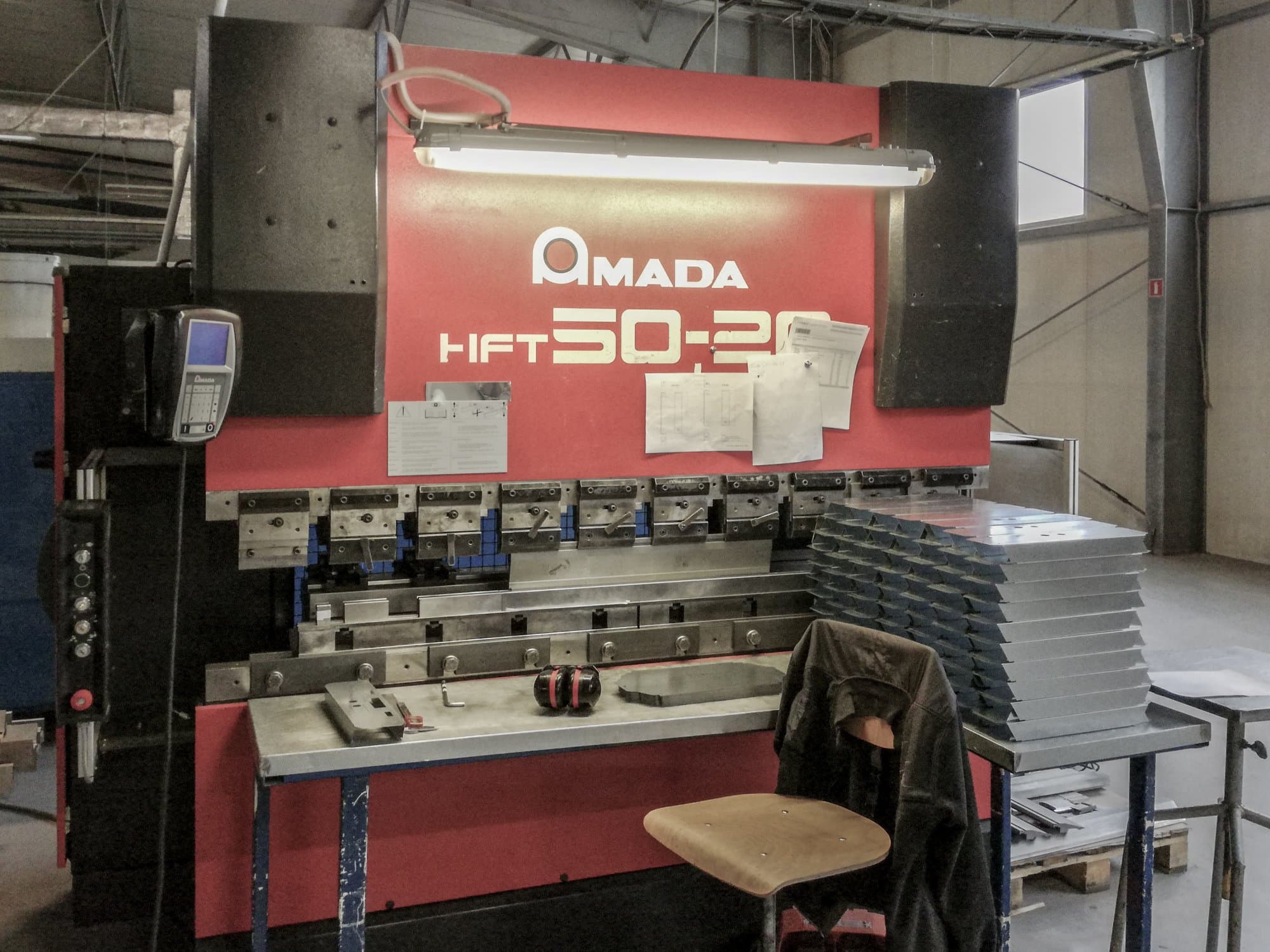 Prikaz stroja AMADA HFT 50-20 sprijeda