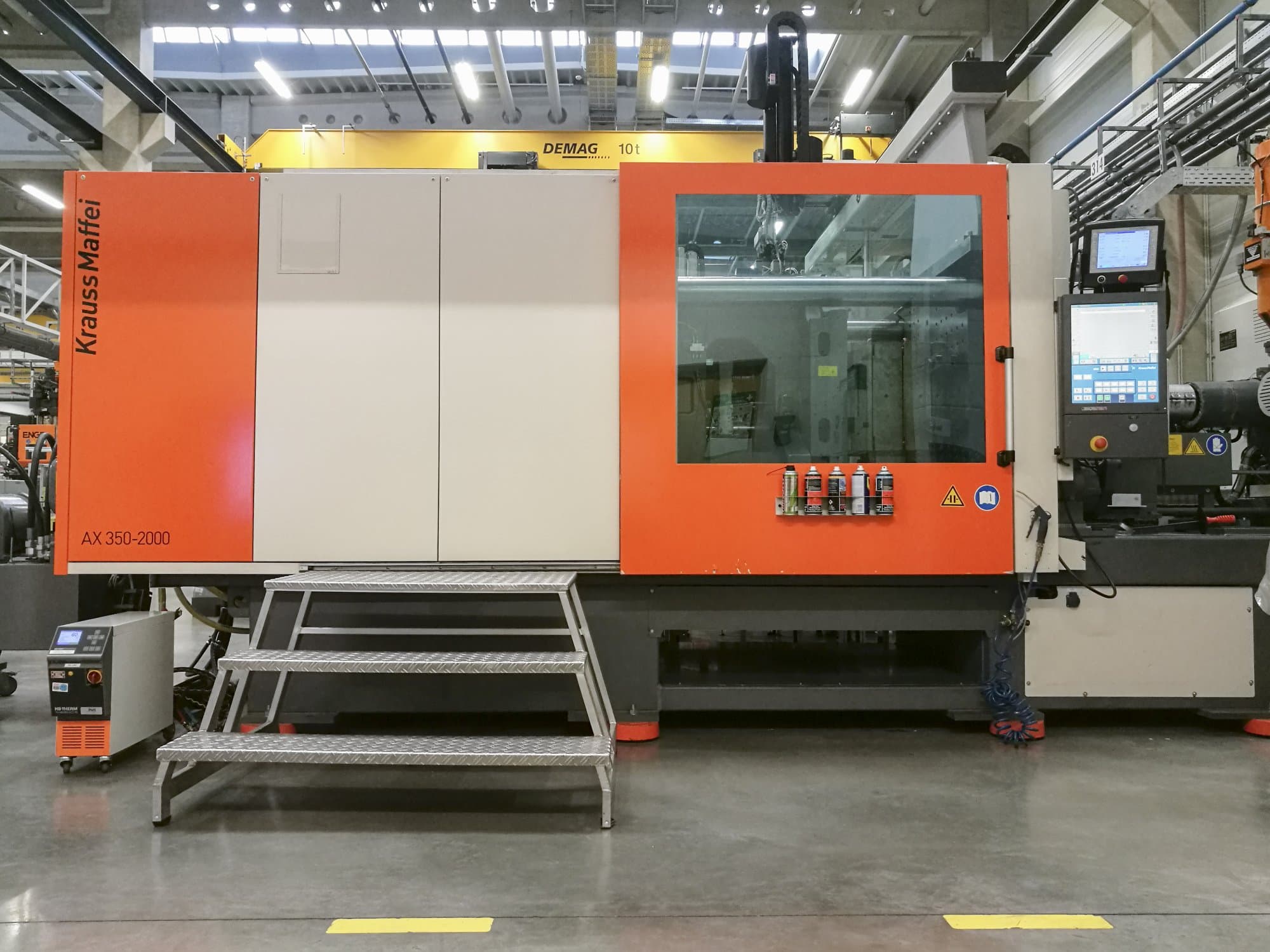 Prikaz stroja Krauss Maffei 350-2000 AX sprijeda