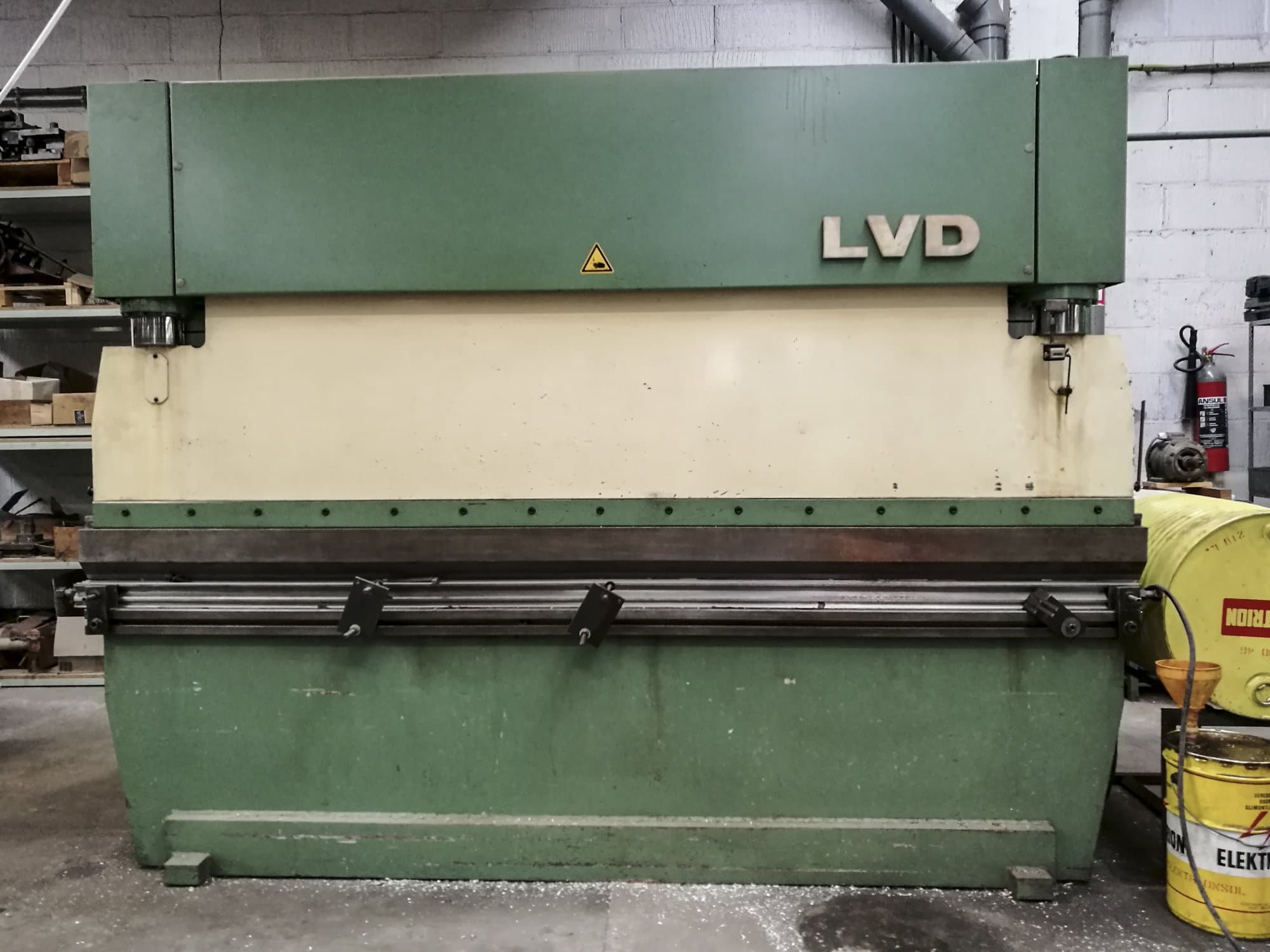 Prikaz stroja LVD PP 70/25-30 sprijeda