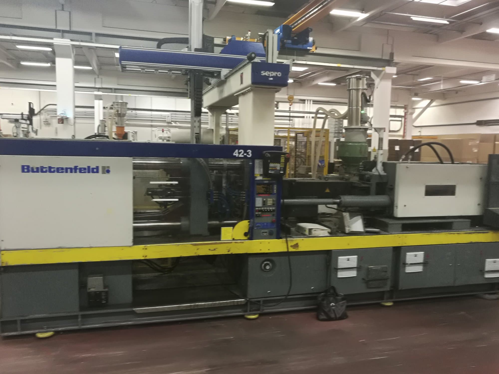 Prikaz stroja Battenfeld BKT 2500/1250 sprijeda