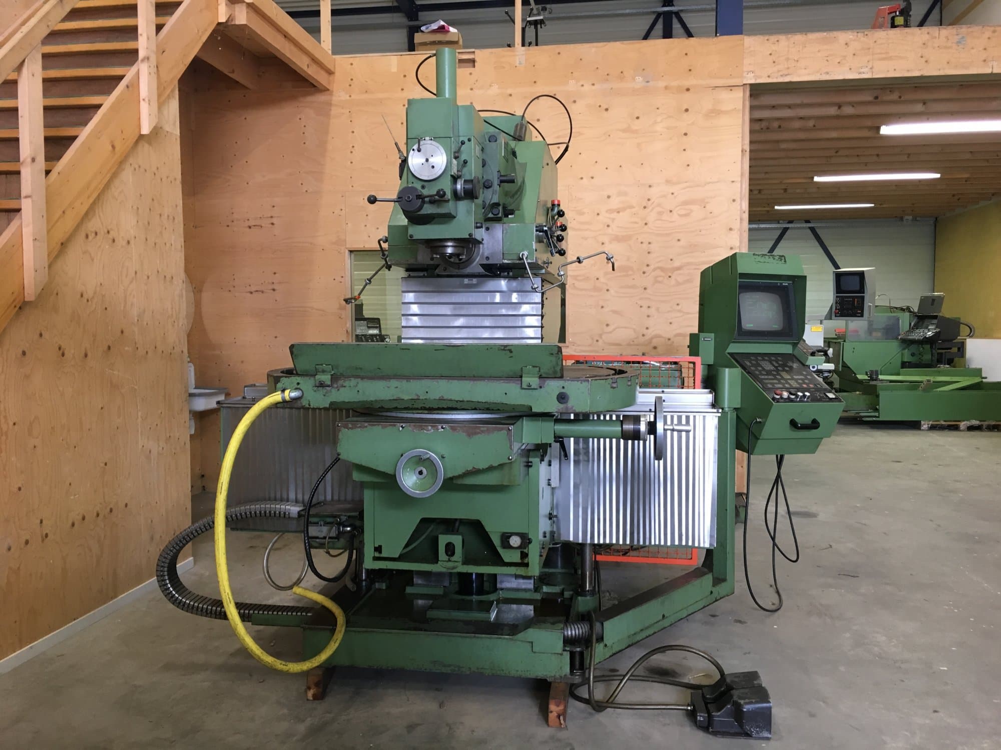 Prikaz stroja Maho MH 1000 C sprijeda