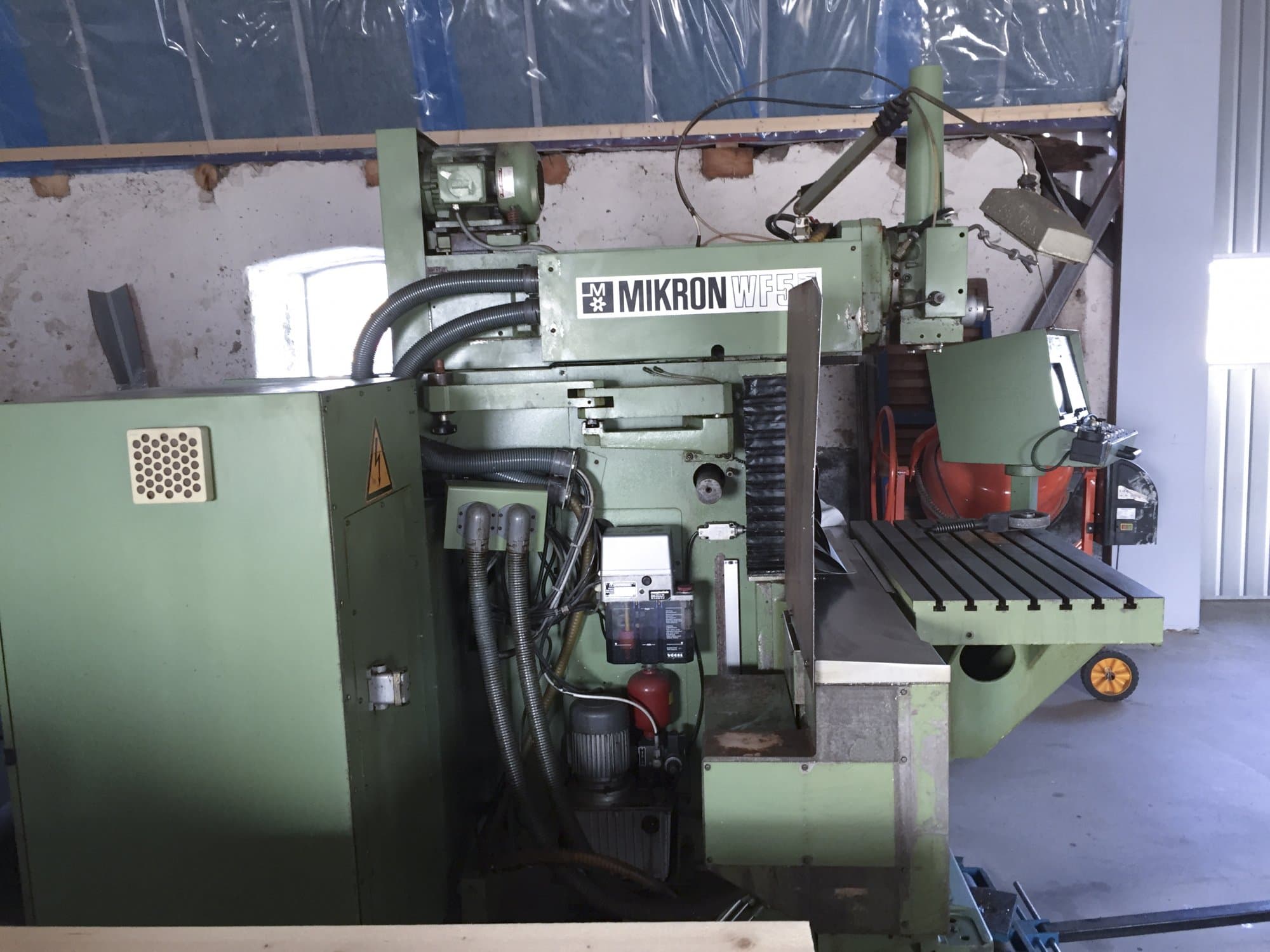 Prikaz  stroja Mikron WF 5DCM/155 sprijeda