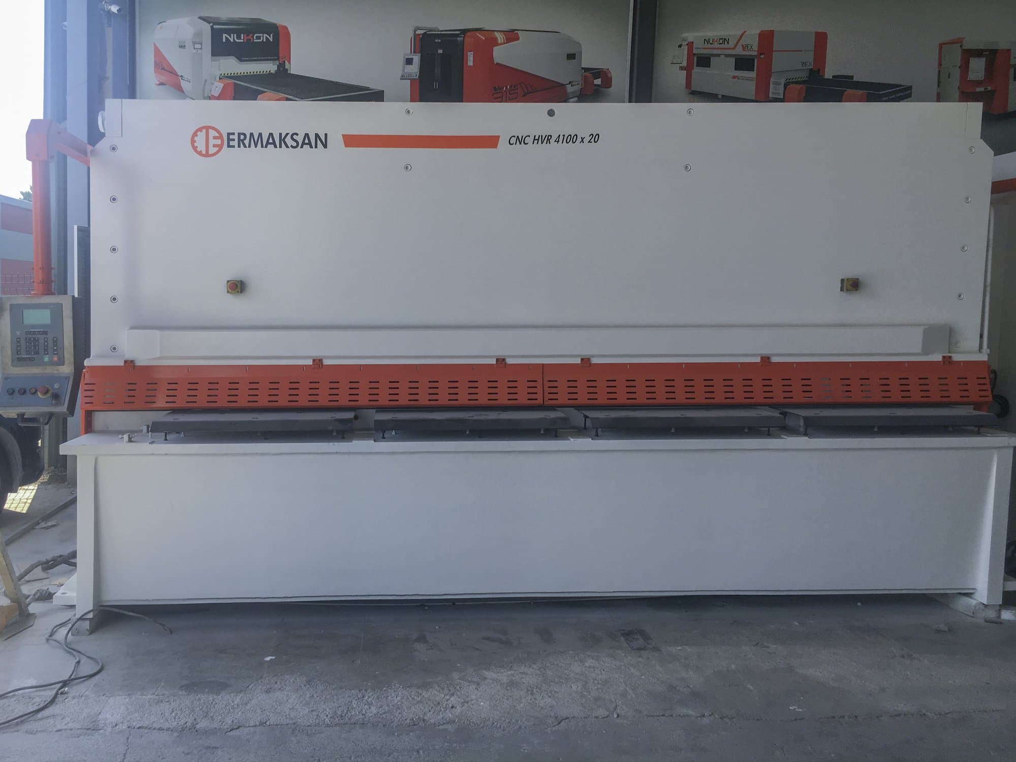Prikaz  stroja ERMAKSAN CNC HVR 4100x20 sprijeda