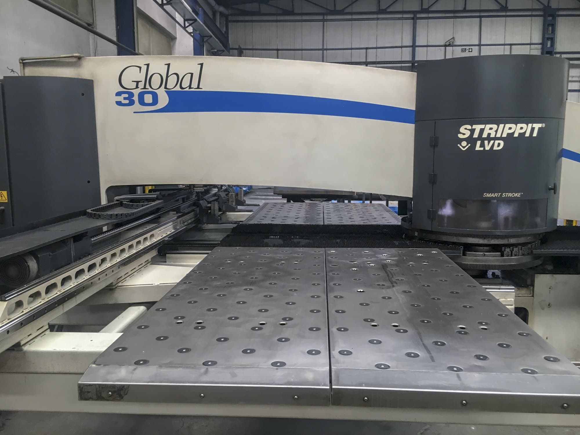 Prikaz stroja LVD STRIPPIT Global 30 1525 sprijeda