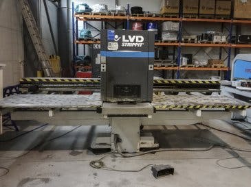 Prikaz  stroja LVD Delta 1000 EB sprijeda