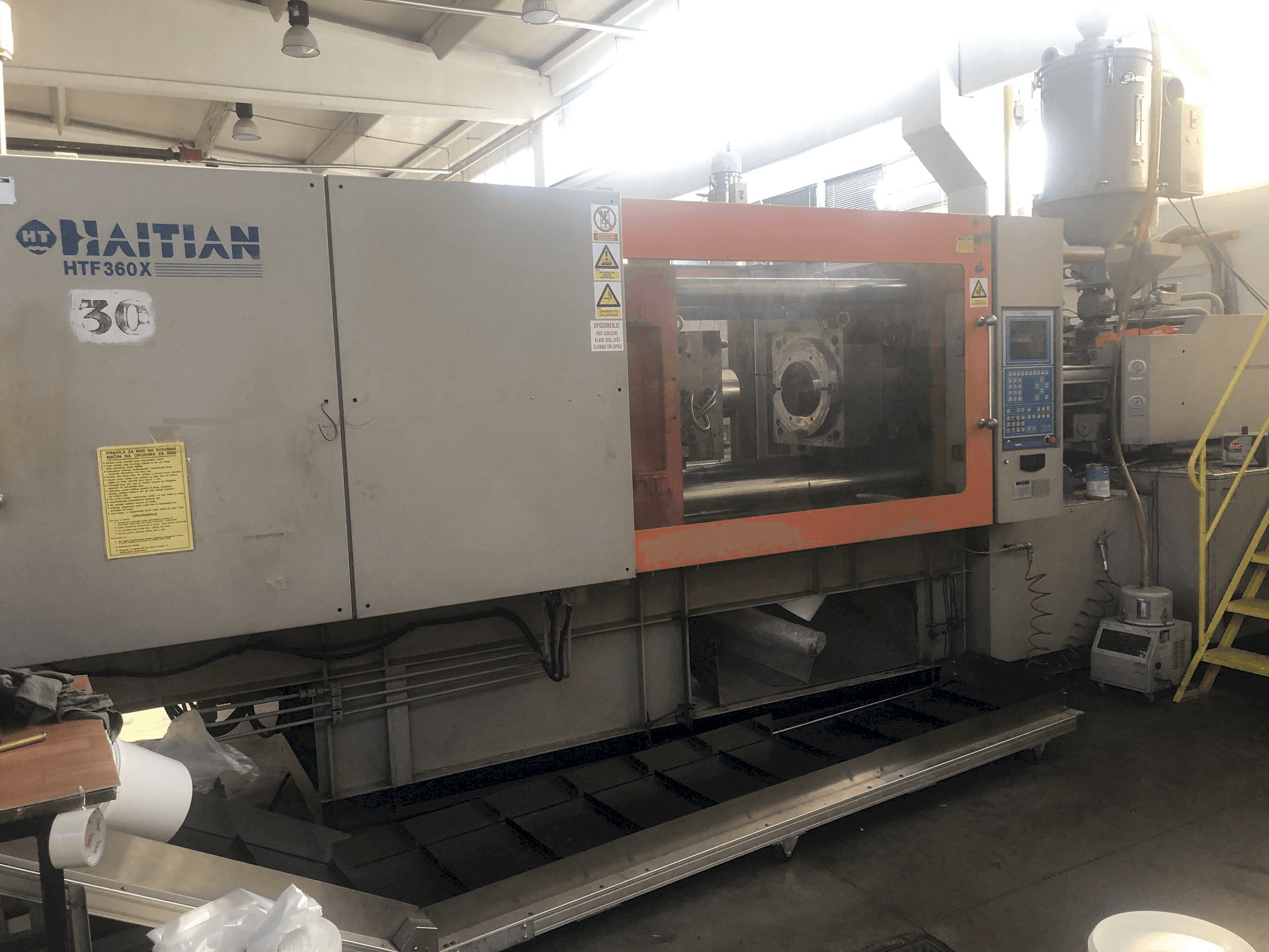 Prikaz stroja HAITIAN HTF 360X sprijeda