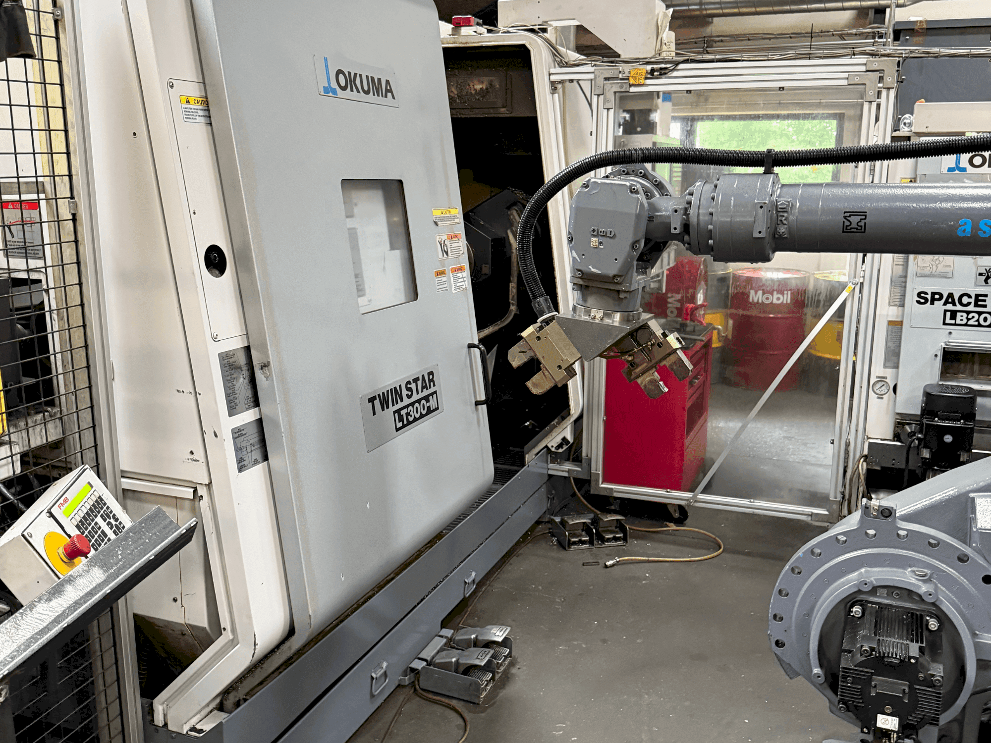 Prikaz stroja Okuma Twinstar LT300-M sprijeda