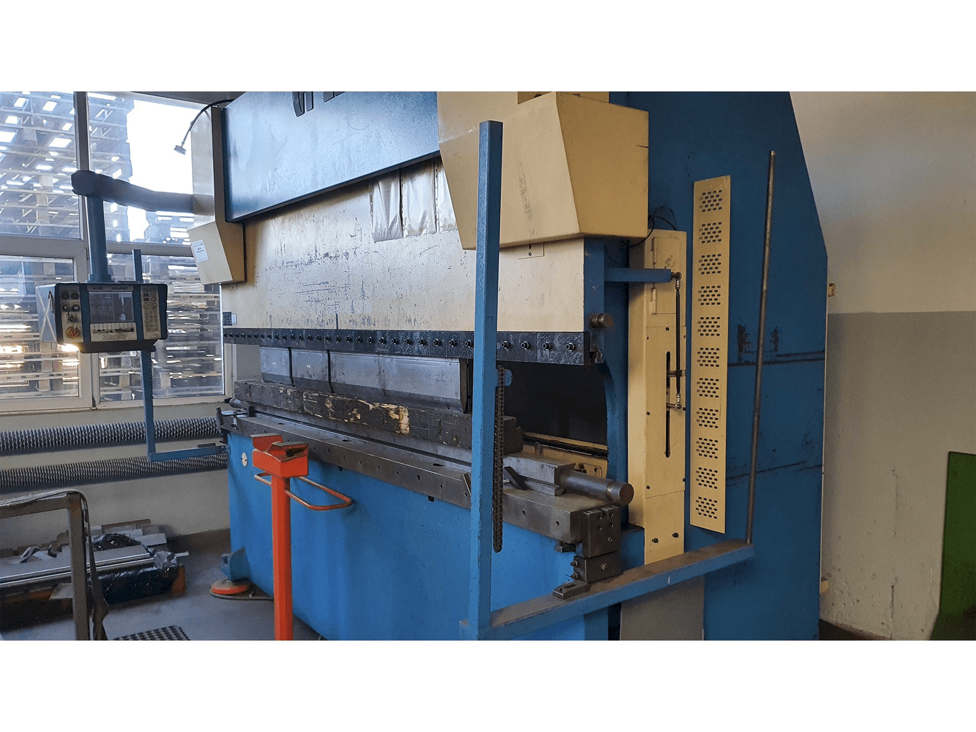 Prikaz stroja HACO ERM30175 sprijeda