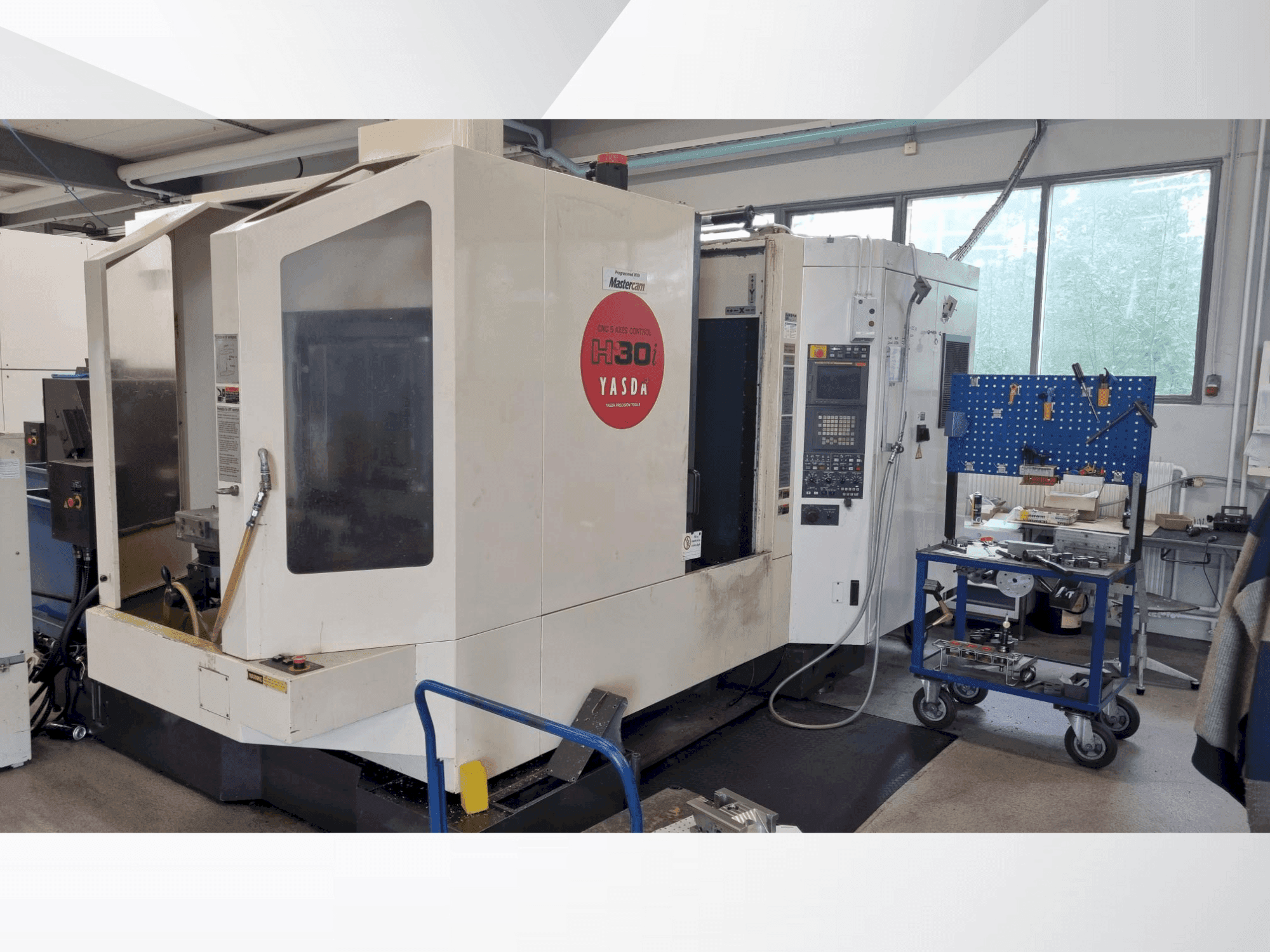 Prikaz stroja YASDA H-30i sprijeda