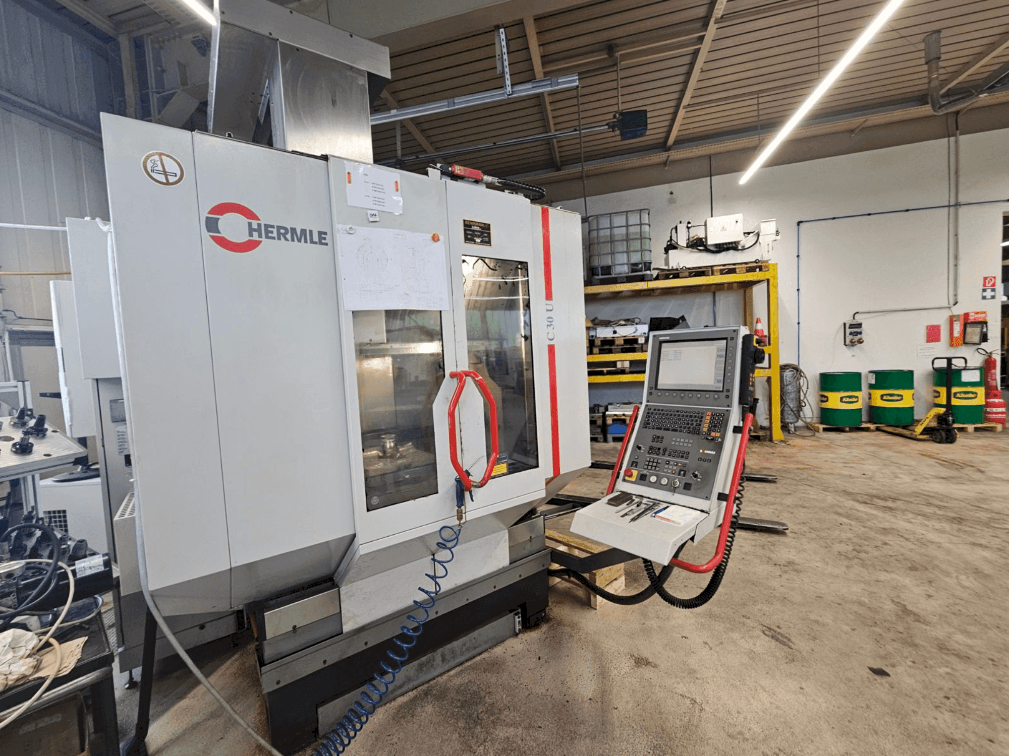 Prikaz stroja HERMLE C 30 U sprijeda